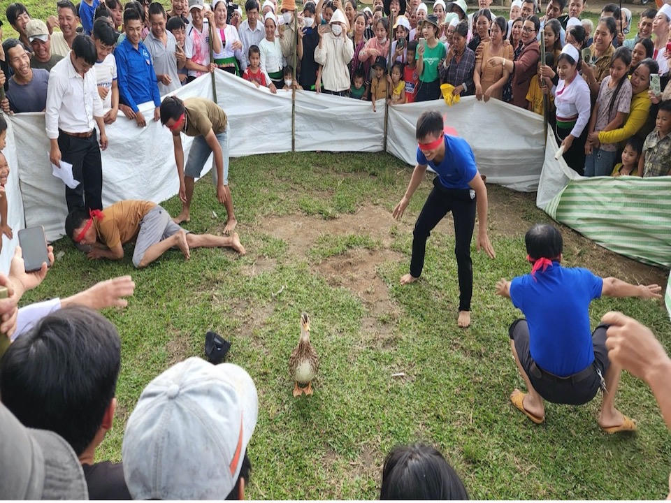 Nhớ Tết Độc lập của người Mường ở Kon Tum 