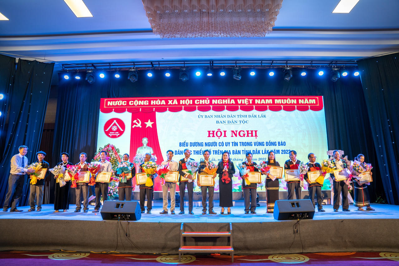 Biểu dương người có uy tín vùng đồng bào dân tộc thiểu số tỉnh Đắk Lắk 