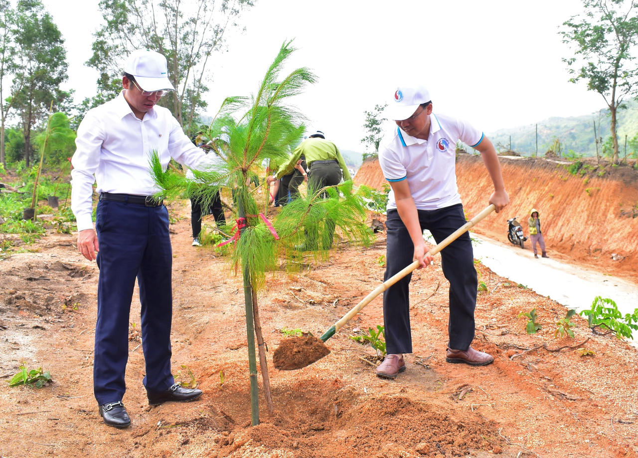 Thành phố Kon Tum phát động Tết trồng cây nhớ ơn Bác Hồ