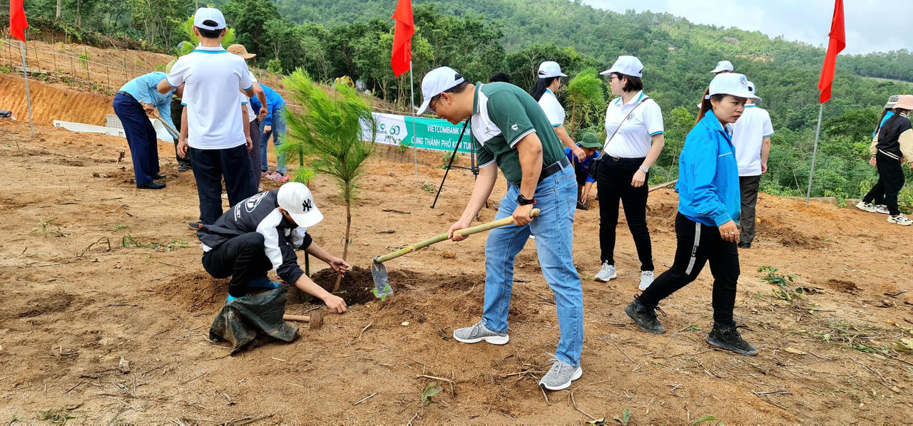 Thành phố Kon Tum phát động Tết trồng cây nhớ ơn Bác Hồ