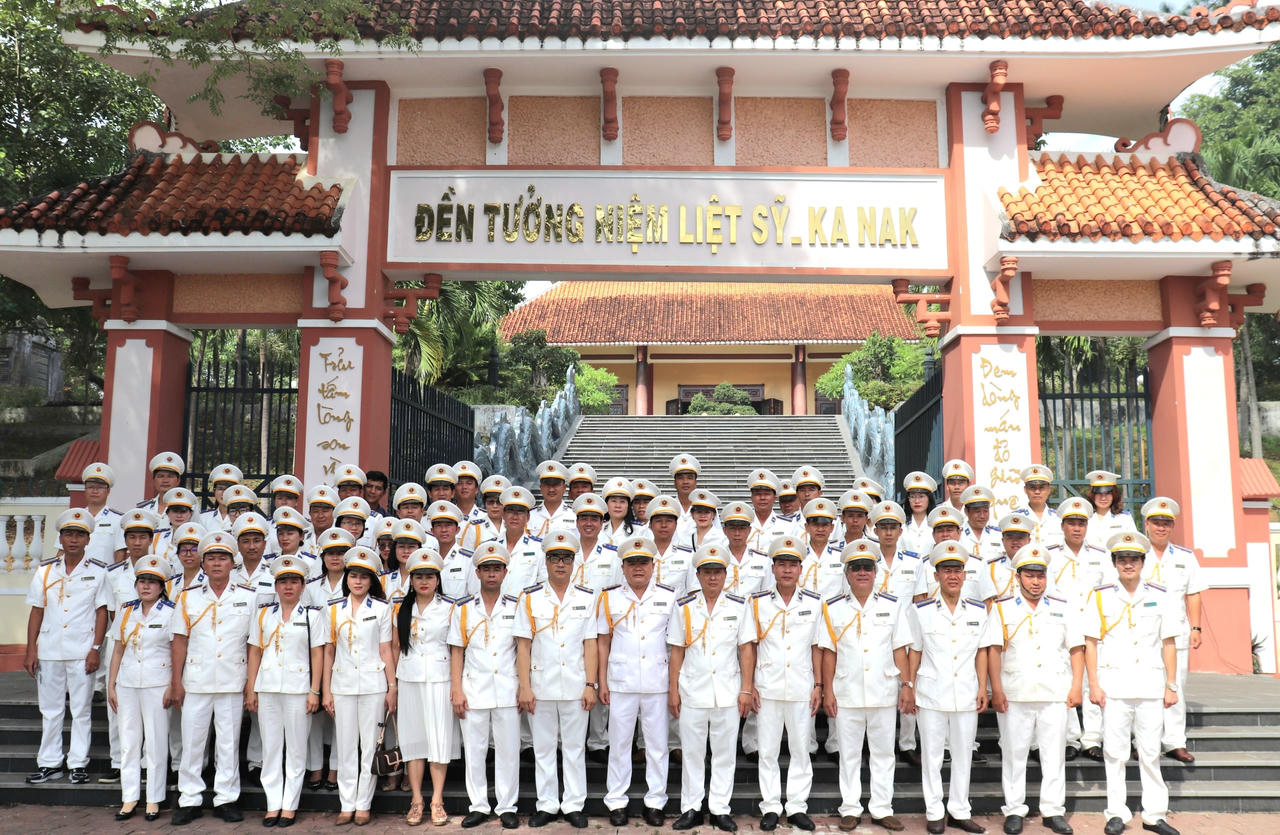 Cục Thi hành án dân sự tỉnh Gia Lai tổ chức hành trình “Về nguồn”