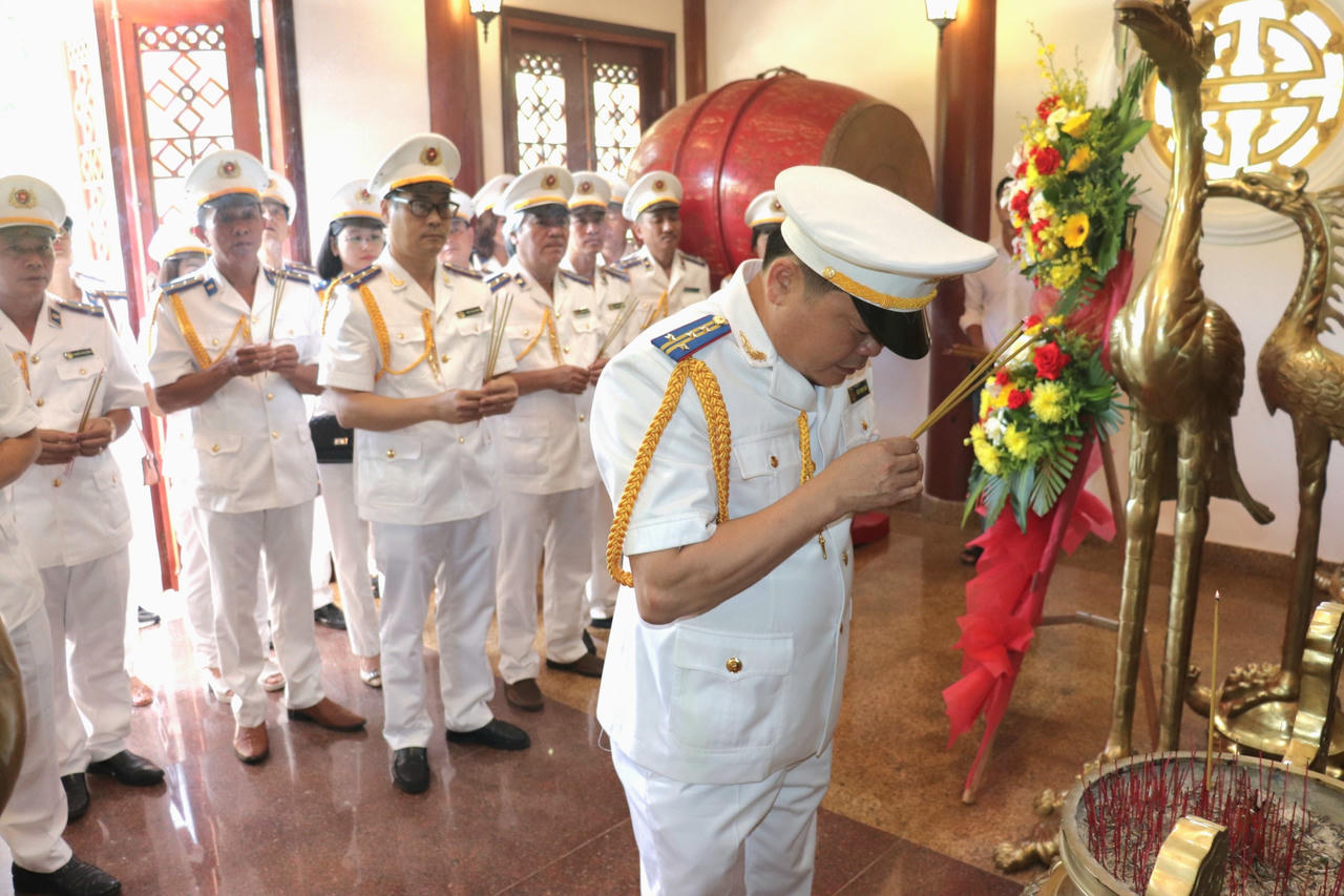 Cục Thi hành án dân sự tỉnh Gia Lai tổ chức hành trình “Về nguồn”