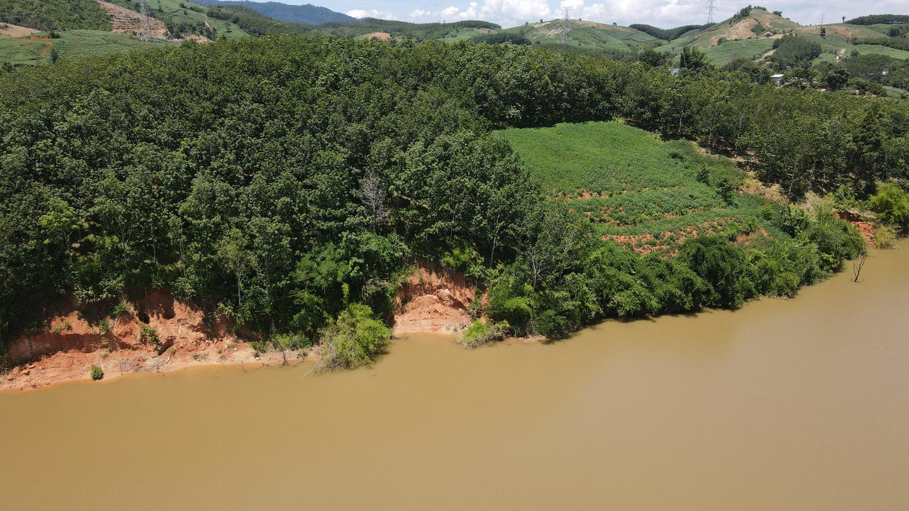 Kon Tum: Sạt lở quanh lòng hồ thuỷ điện, người dân nơm nớp lo âu