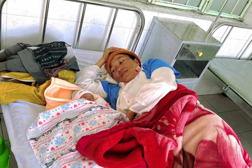 Gia Lai: Cảnh sát giao thông kịp thời hỗ trợ sản phụ chuyển dạ trên đường