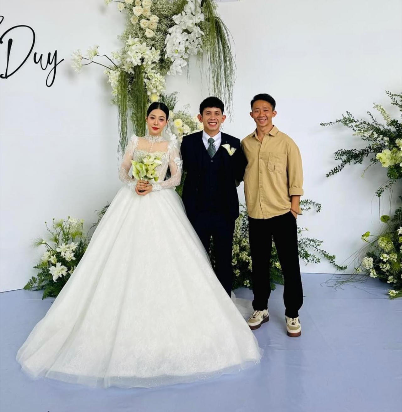 Hậu vệ Nguyễn Phong Hồng Duy tổ chức lễ cưới tại Gia Lai