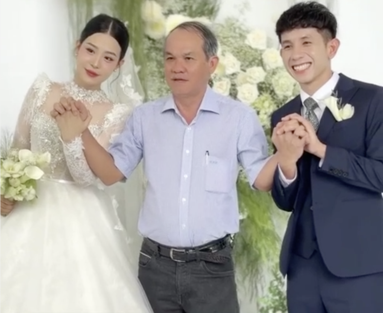 Hậu vệ Nguyễn Phong Hồng Duy tổ chức lễ cưới tại Gia Lai