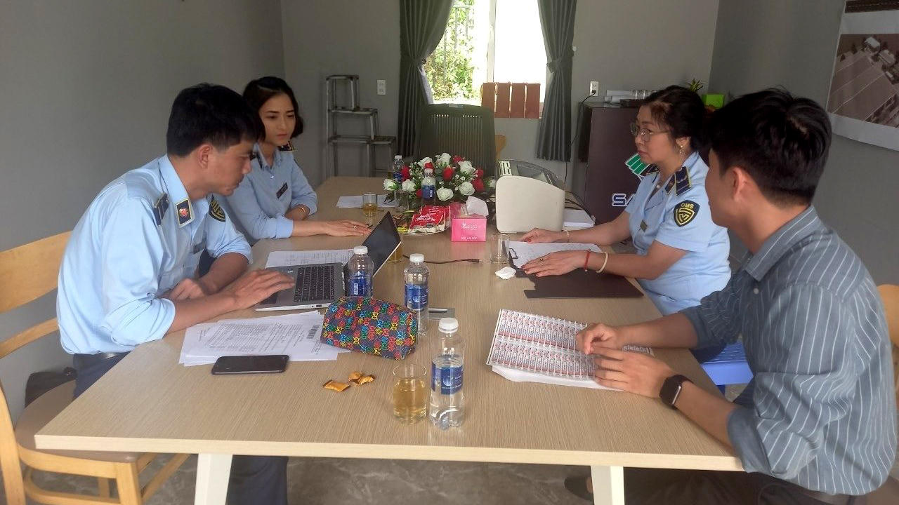 Kon Tum: Siết chặt xử lý vi phạm bán hàng nhập lậu trên nền tảng mạng xã hội