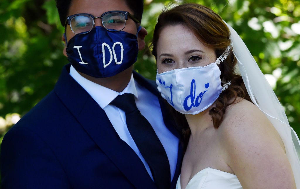 Những hình ảnh cho thấy đám cưới đã thay đổi như thế nào trong đại dịch