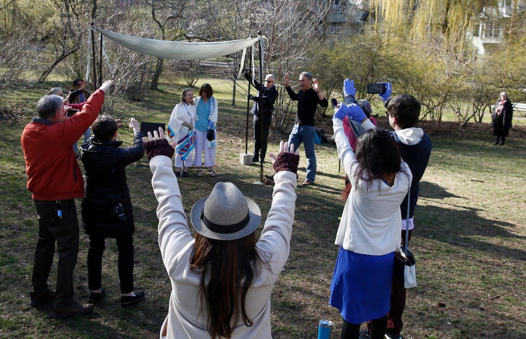 Những hình ảnh cho thấy đám cưới đã thay đổi như thế nào trong đại dịch