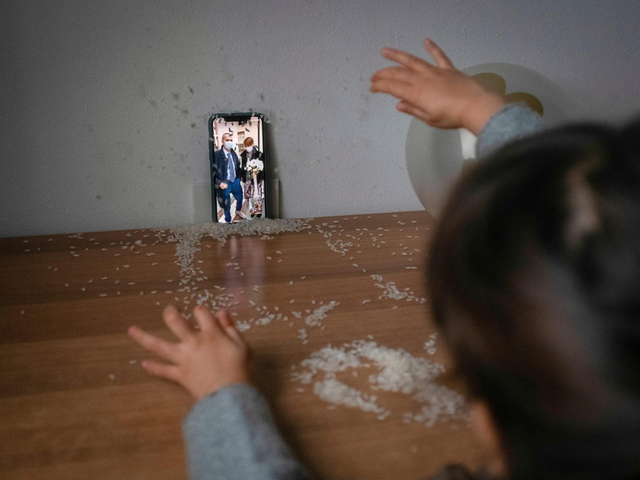 Những hình ảnh cho thấy đám cưới đã thay đổi như thế nào trong đại dịch