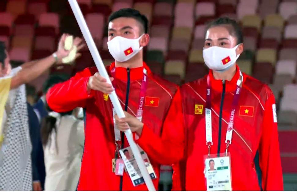 Xúc động trước giây phút lá cờ Việt Nam tung bay trong kỳ vận hội Olympic 2020