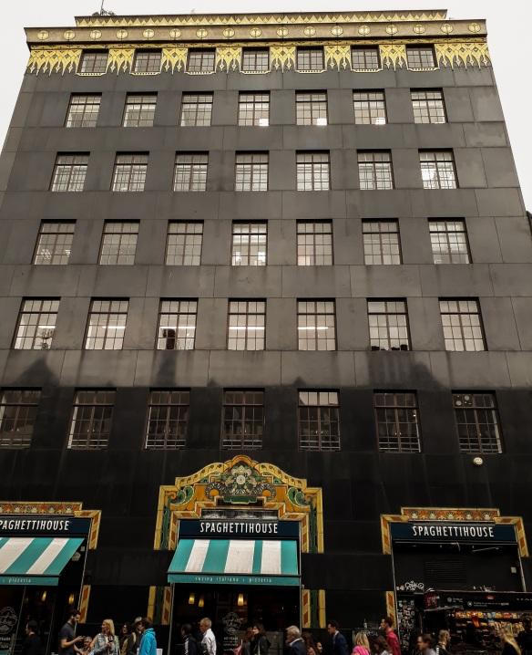 Khám phá 5 đặc điểm tạo nên phong cách kiến trúc Vương quốc Anh