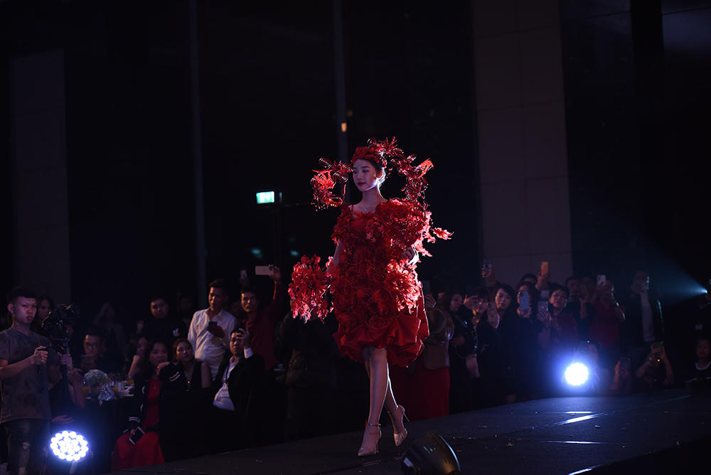 Khi nghệ thuật cắm hoa được khéo léo kết hợp với tinh thần thời trang