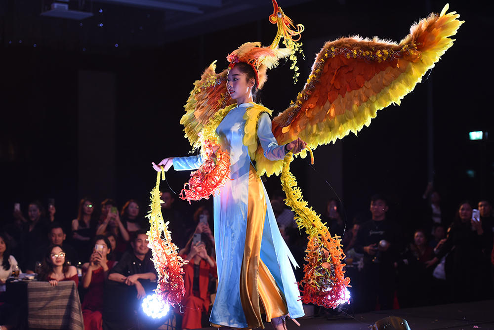 Khi nghệ thuật cắm hoa được khéo léo kết hợp với tinh thần thời trang