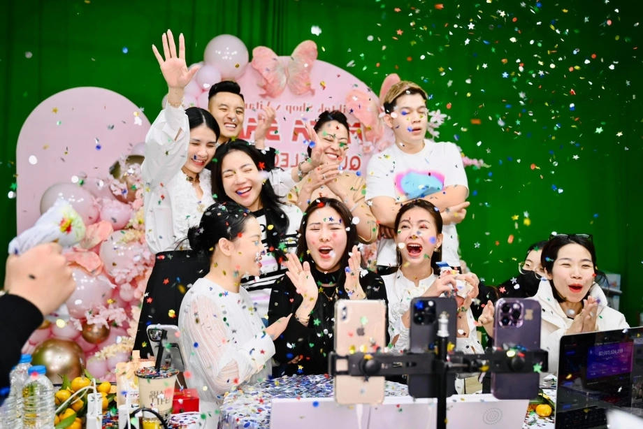 Khi niềm tin của người tiêu dùng bị lợi dụng: Trách nhiệm nào cho người nổi tiếng?