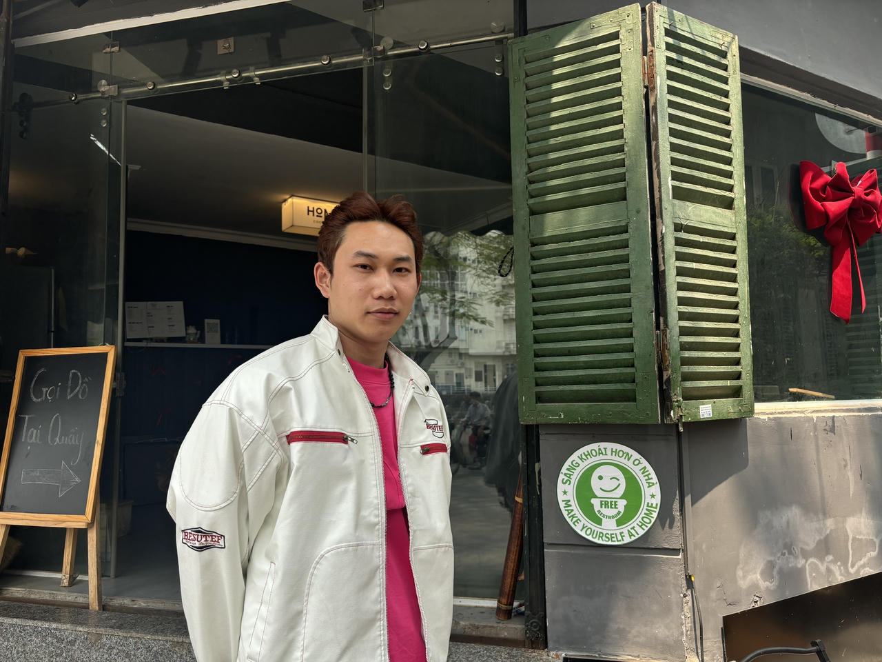 Hà Nội: Du khách và chủ hộ kinh doanh hào hứng với mô hình "đi nhờ nhà vệ sinh" miễn phí