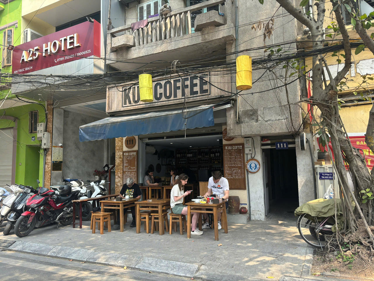 Hà Nội: Du khách và chủ hộ kinh doanh hào hứng với mô hình "đi nhờ nhà vệ sinh" miễn phí