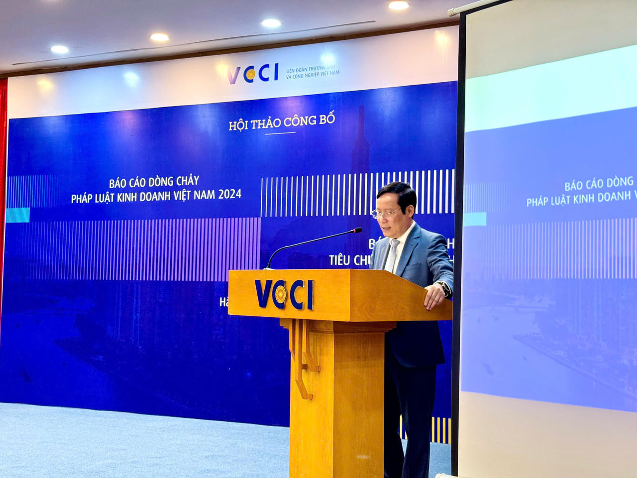 Góc nhìn từ báo cáo mới của VCCI: Gỡ vướng cho doanh nghiệp và kỳ vọng đột phá chính sách 