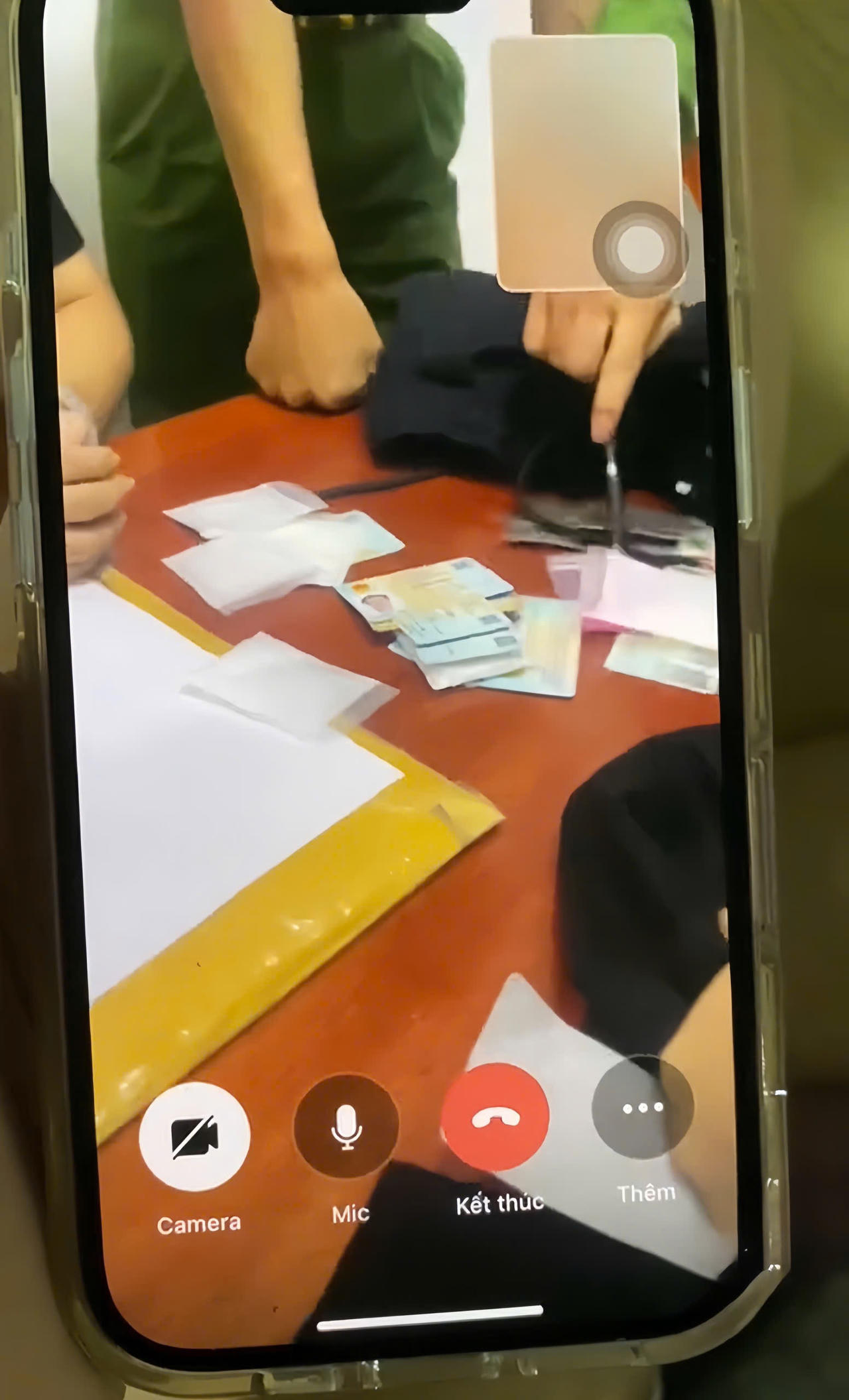 Màn kịch nghẹt thở sau cuộc gọi video giả danh công an truy bắt tội phạm