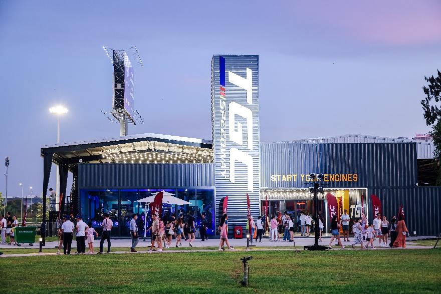 Hàng nghìn người dân đổ về The Global City, tâm điểm vui chơi, giải trí mới của TP HCM