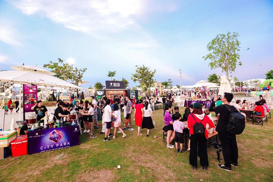 Hàng nghìn người dân đổ về The Global City, tâm điểm vui chơi, giải trí mới của TP HCM