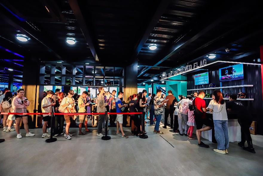 Hàng nghìn người dân đổ về The Global City, tâm điểm vui chơi, giải trí mới của TP HCM