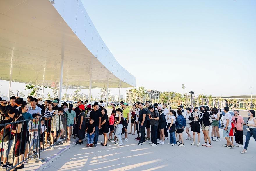 Hàng nghìn người dân đổ về The Global City, tâm điểm vui chơi, giải trí mới của TP HCM