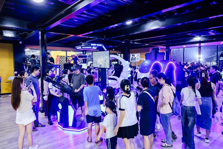 Hàng nghìn người dân đổ về The Global City, tâm điểm vui chơi, giải trí mới của TP HCM