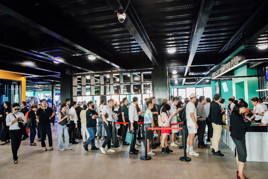 Hàng nghìn người dân đổ về The Global City, tâm điểm vui chơi, giải trí mới của TP HCM