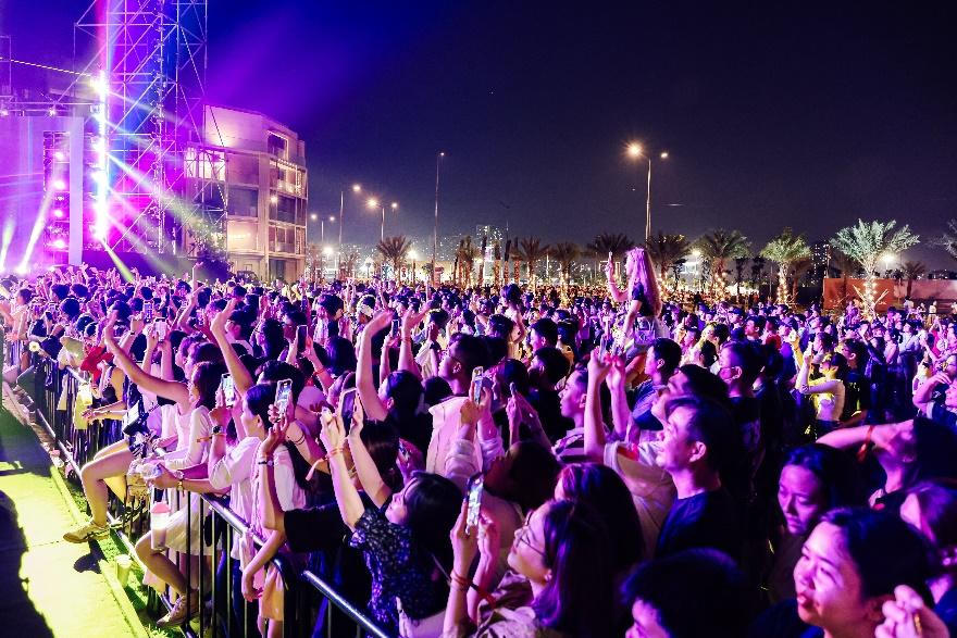 Hàng nghìn người dân đổ về The Global City, tâm điểm vui chơi, giải trí mới của TP HCM