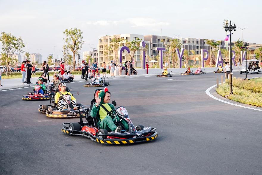 Hàng nghìn người dân đổ về The Global City, tâm điểm vui chơi, giải trí mới của TP HCM