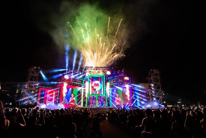 Hàng nghìn người dân đổ về The Global City, tâm điểm vui chơi, giải trí mới của TP HCM