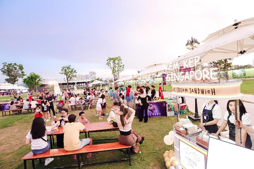 Hàng nghìn người dân đổ về The Global City, tâm điểm vui chơi, giải trí mới của TP HCM