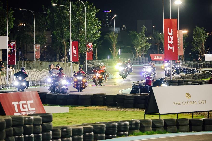 Hàng nghìn người dân đổ về The Global City, tâm điểm vui chơi, giải trí mới của TP HCM