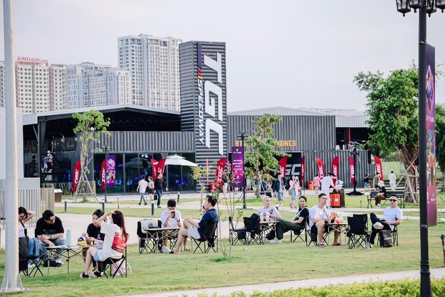 Hàng nghìn người dân đổ về The Global City, tâm điểm vui chơi, giải trí mới của TP HCM