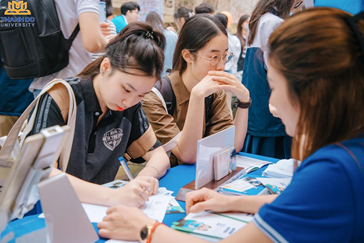 Vì sao nên chọn xét tuyển học bạ ngay hôm nay? 