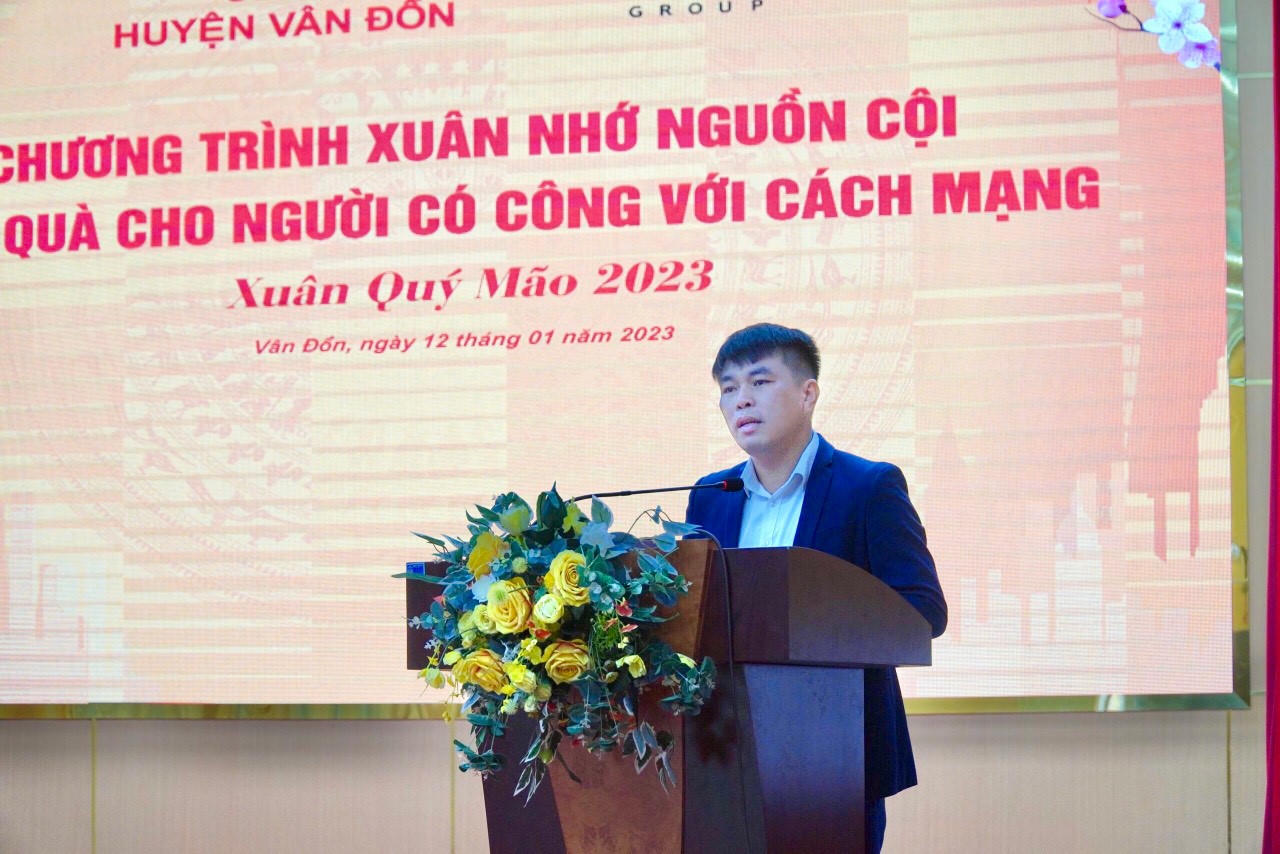 Tập đoàn CEO phối hợp UBND huyện Vân Đồn tặng quà Tết Quý Mão cho người có công với cách mạng