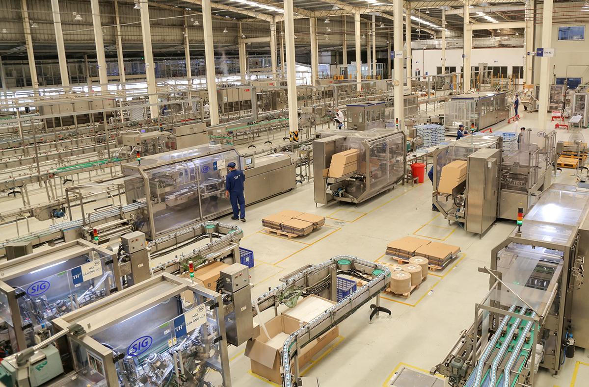 Phía sau những ly sữa tươi sạch