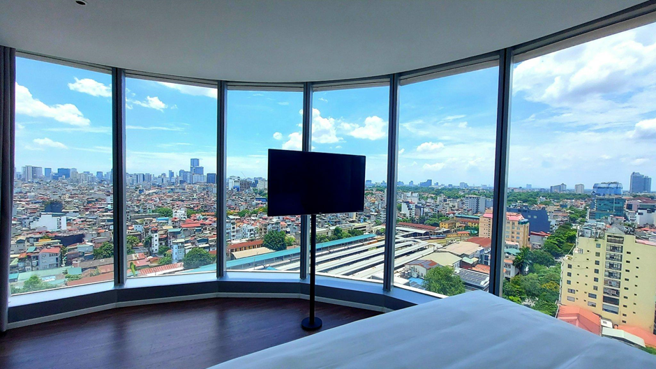 Gen Z chơi lạ: Book phòng khách sạn chỉ để sống ảo với bầu trời, đáng tiền hay không?