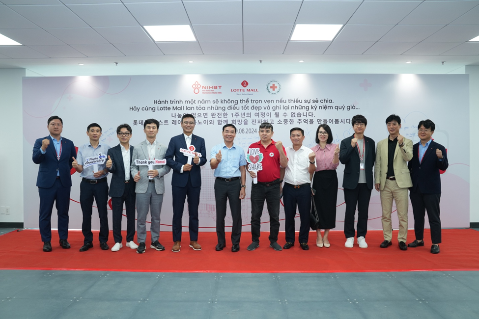 Tiệc sinh nhật đặc biệt của Lotte Mall West Lake Hà Nội