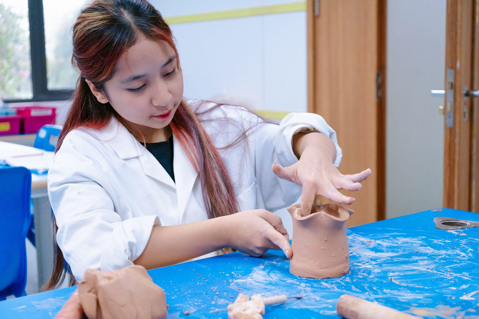 'Học thuật và nghệ thuật tại TH School giúp con tôi phát triển toàn diện'