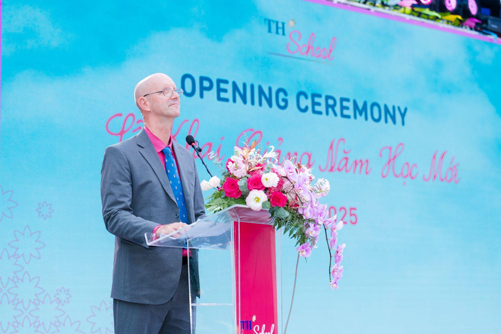 'Học thuật và nghệ thuật tại TH School giúp con tôi phát triển toàn diện'