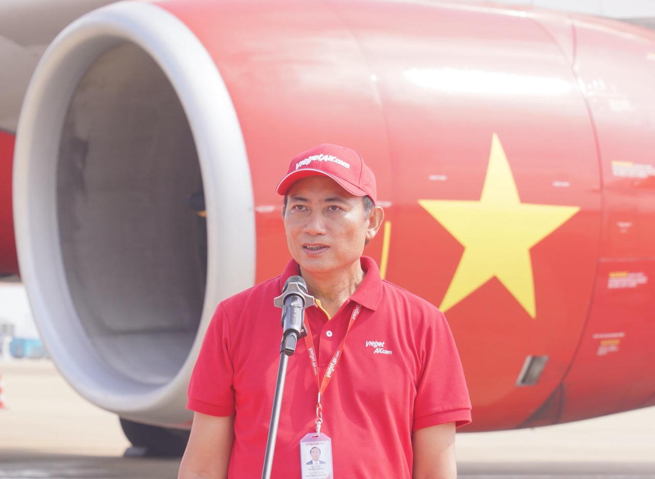 Vietjet khai thác chuyến bay đầu tiên sử dụng nhiên liệu hàng không bền vững SAF do Petrolimex Aviation cung cấp