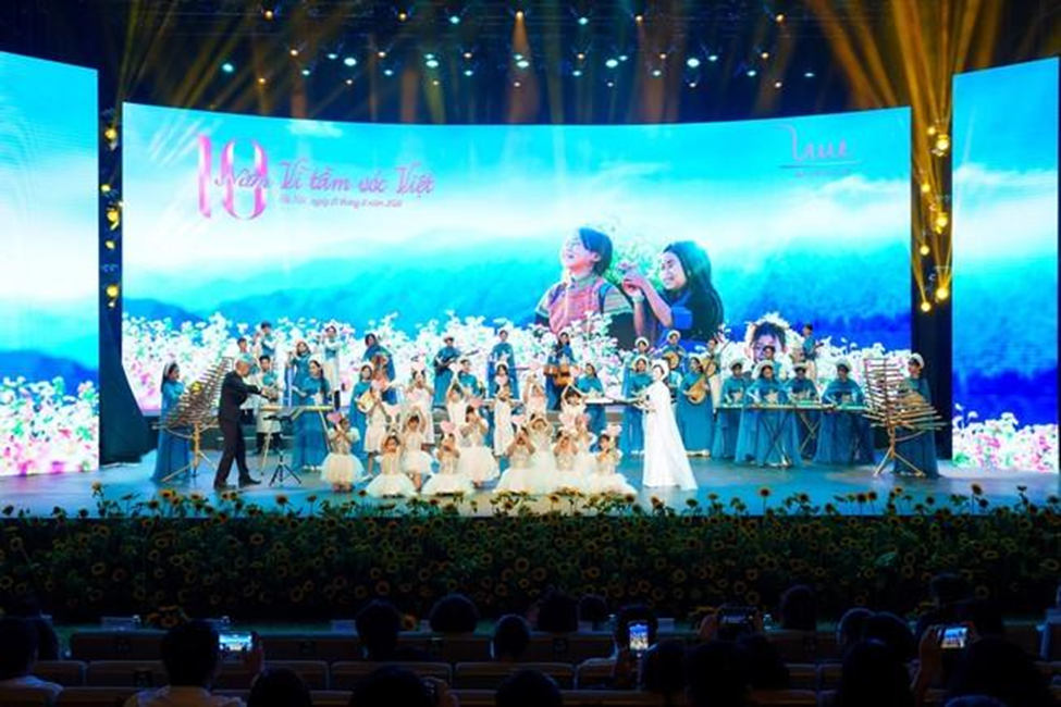 Những ấn tượng khó quên từ chương trình nghệ thuật kỷ niệm 10 năm thành lập Quỹ Vì Tầm Vóc Việt