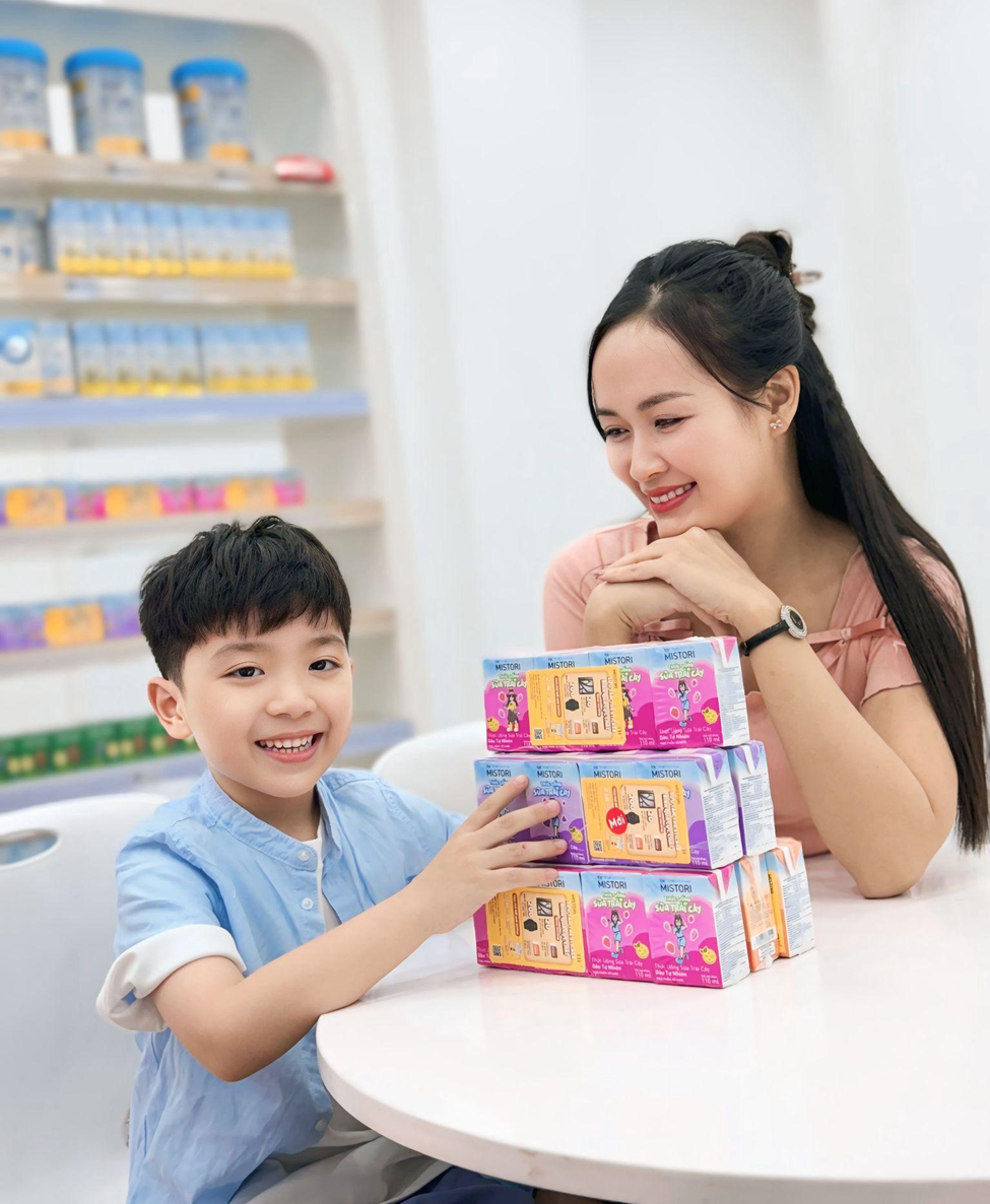 Mẹ an tâm để bé tự chọn thức uống yêu thích với TH true JUICE milk MISTORI 