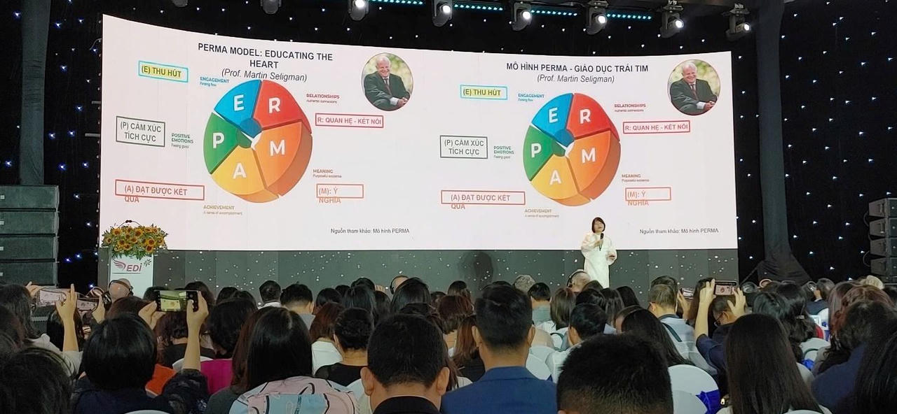 Phó Giáo sư Việt nhận giải thưởng Giảng dạy xuất sắc tại Australia: “Giáo viên không hạnh phúc thì không thể giúp được ai hạnh phúc”