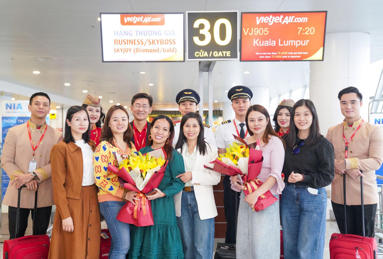 Vietjet chào mừng chuyến bay đầu tiên giữa Kuala Lumpur (Malaysia) và Hà Nội