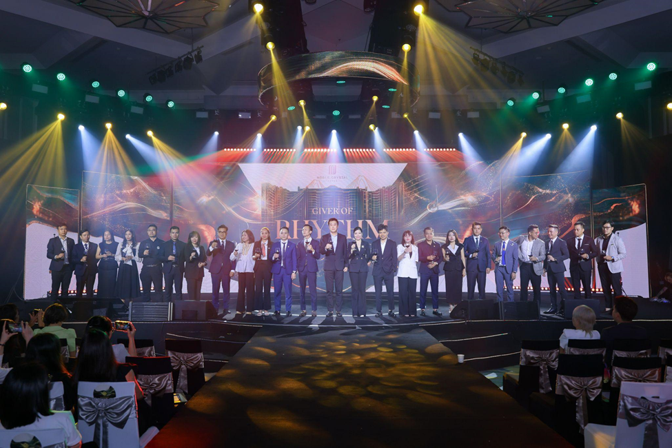 Lễ ra quân 22 Đại lý chiến lược với gần 1.200 'nhạc công' tinh tú của dự án bất động sản hàng hiệu Noble Crystal Tay Ho