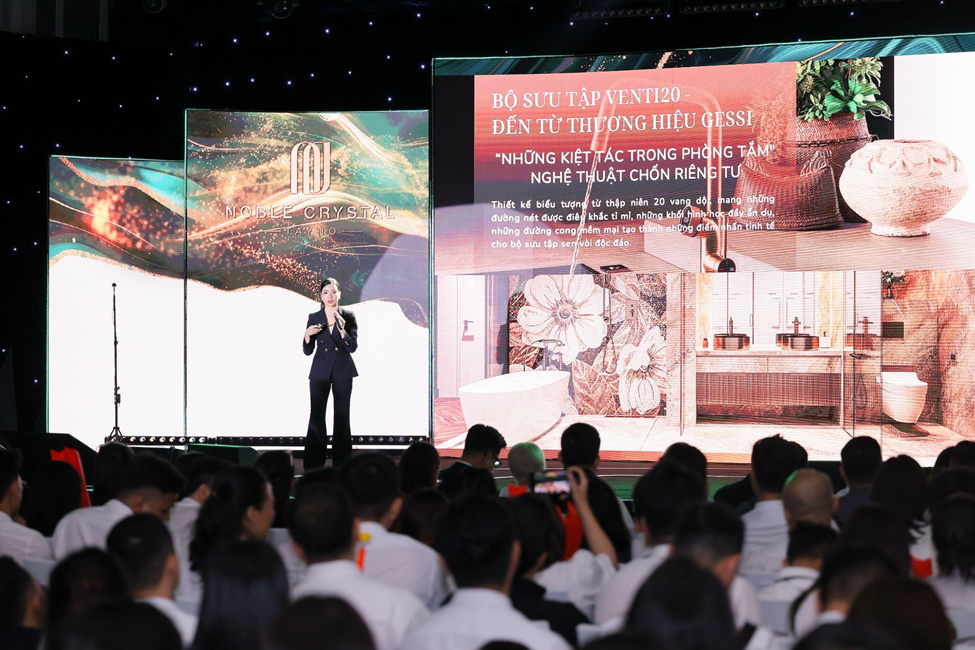 Lễ ra quân 22 Đại lý chiến lược với gần 1.200 'nhạc công' tinh tú của dự án bất động sản hàng hiệu Noble Crystal Tay Ho