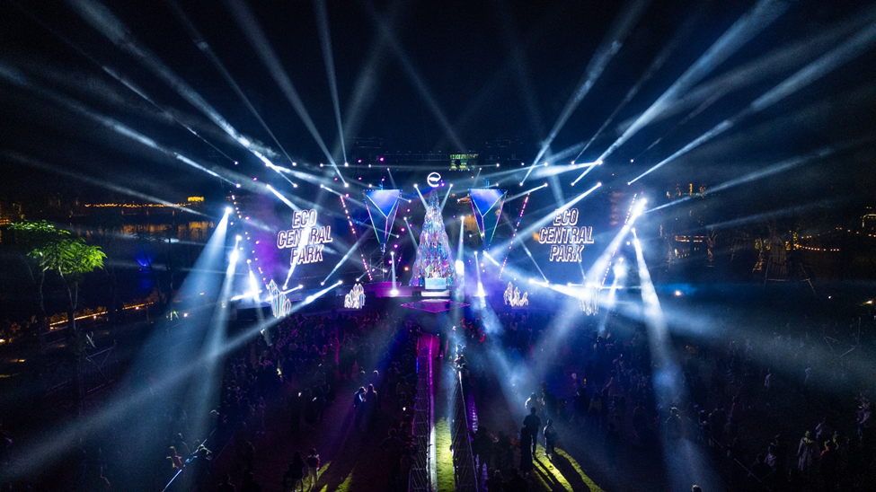 Eco Central Park Countdown 2025: Soái ca Mai Tiến Dũng hiện diện 